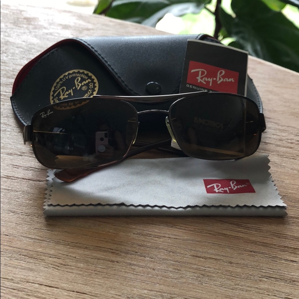 Ray-Ban sunglasses barely worn, perfect condition